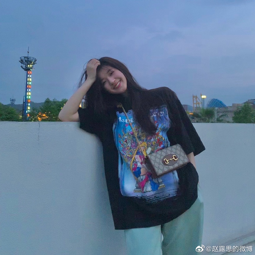 GUCCI 1955馬銜扣鏈帶銀包,HK$.7950(約NT.29838)