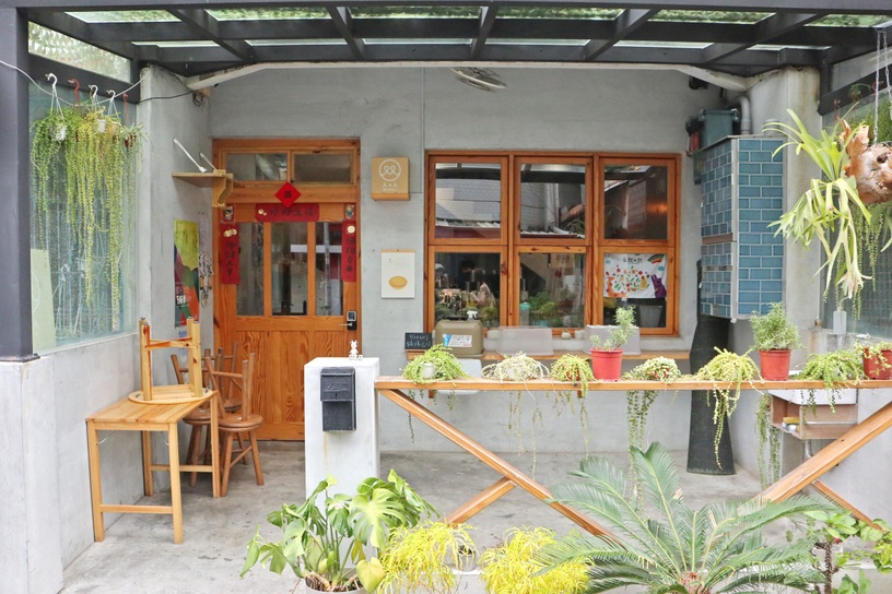 台東必吃早午餐店「人x人」!新鮮手作貝果&經典奶油厚片,超美店面好吃又好拍