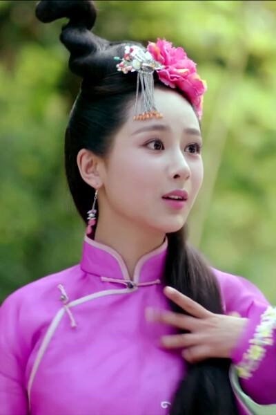 頂流小花的清宮劇造型2:楊紫 飾演《龍珠傳奇之無間道》李易歡