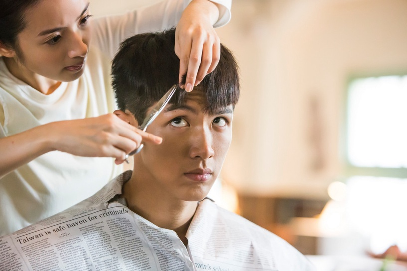 Netflix 10月推薦片單!《艾蜜莉在巴黎》好評如潮,《打噴嚏》《鬼莊園》也能線上看了
