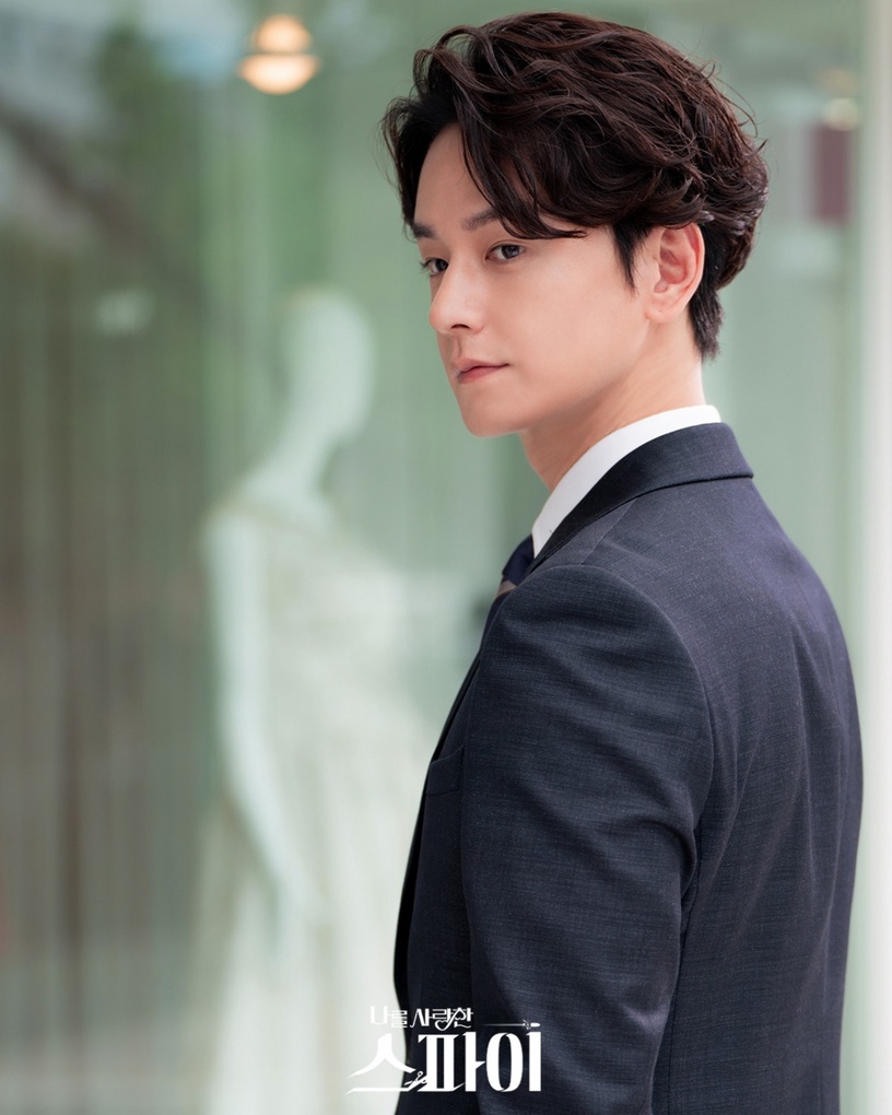 2020下半年韓劇推薦6:《愛我的間諜》林周煥飾演劉寅娜現任丈夫