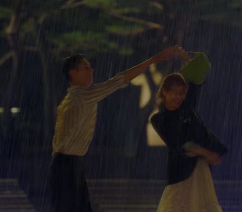 《青春紀錄》導演好會拍1:朴寶劍&朴素丹「雨中共舞」好唯美!