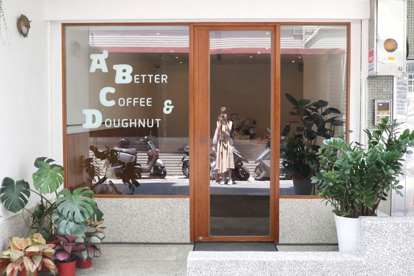 IG超夯的甜甜圈店「ABCD」!花生醬培根、烤布蕾等超人氣口味,配杯咖啡來場下午茶時光