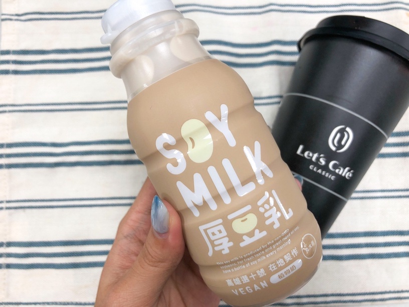 豆乳控必喝!全家便利商店首度推出「厚豆乳拿鐵」、「厚豆乳」