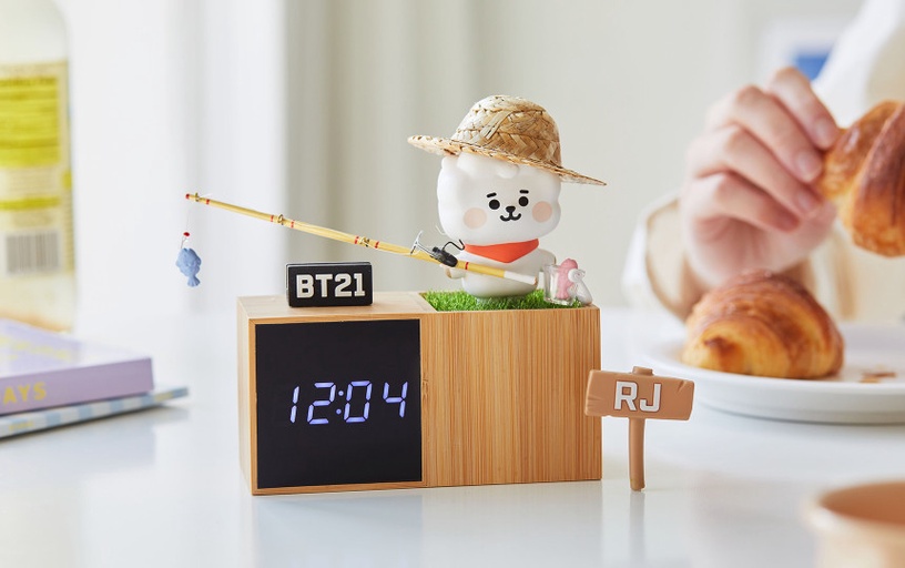 「BT21數位時鐘」可愛登場!超質感木質底座+超萌BT21公仔,還能顯示日期及溫度~