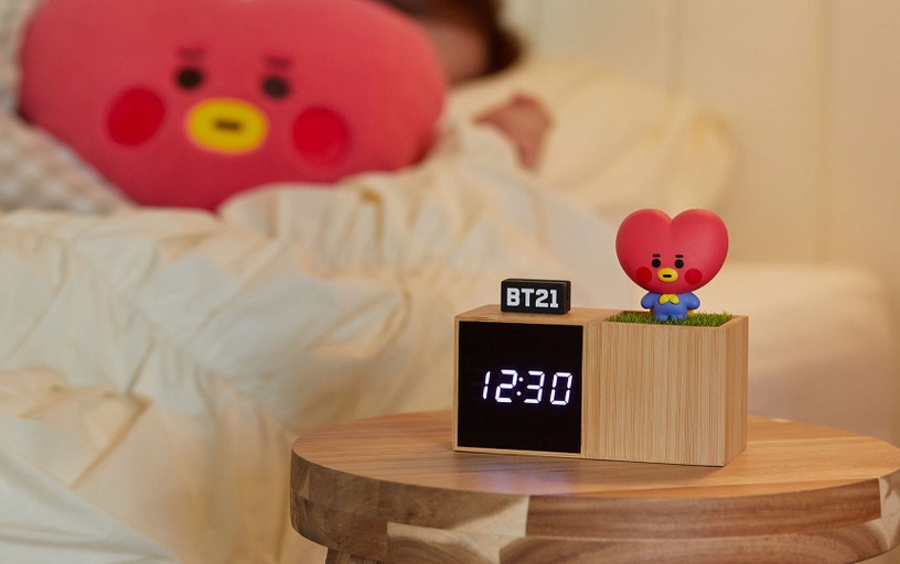 「BT21數位時鐘」可愛登場!超質感木質底座+超萌BT21公仔,還能顯示日期及溫度~