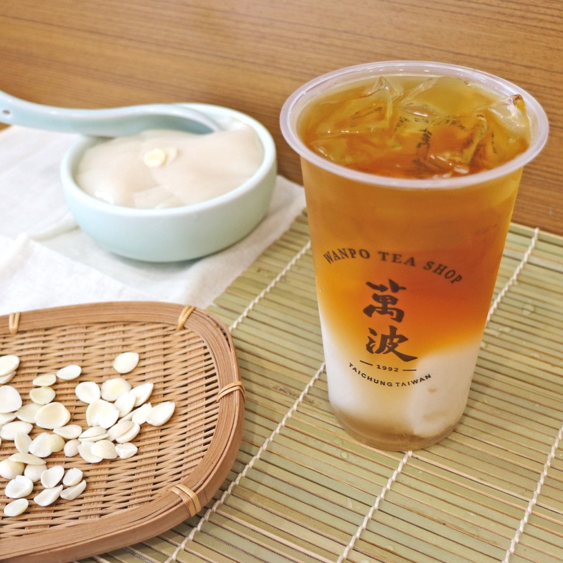 萬波超美新品「杏花雨露」!滑嫩手工杏仁凍&清澈茶湯,餘韻的杏仁香氣太滿足啦~ - BEAUTY美人圈