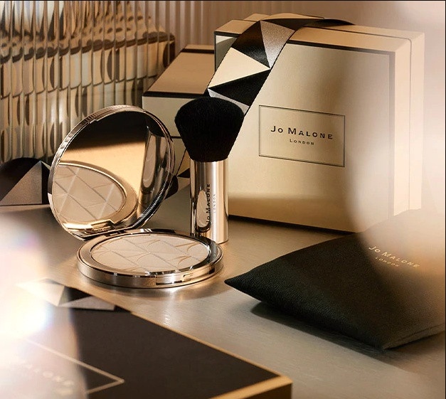 Jo Malone聖誕禮物再+1!Jo Malone「香氛蜜粉餅」新登場,英國梨&小蒼蘭香氣擄獲人心
