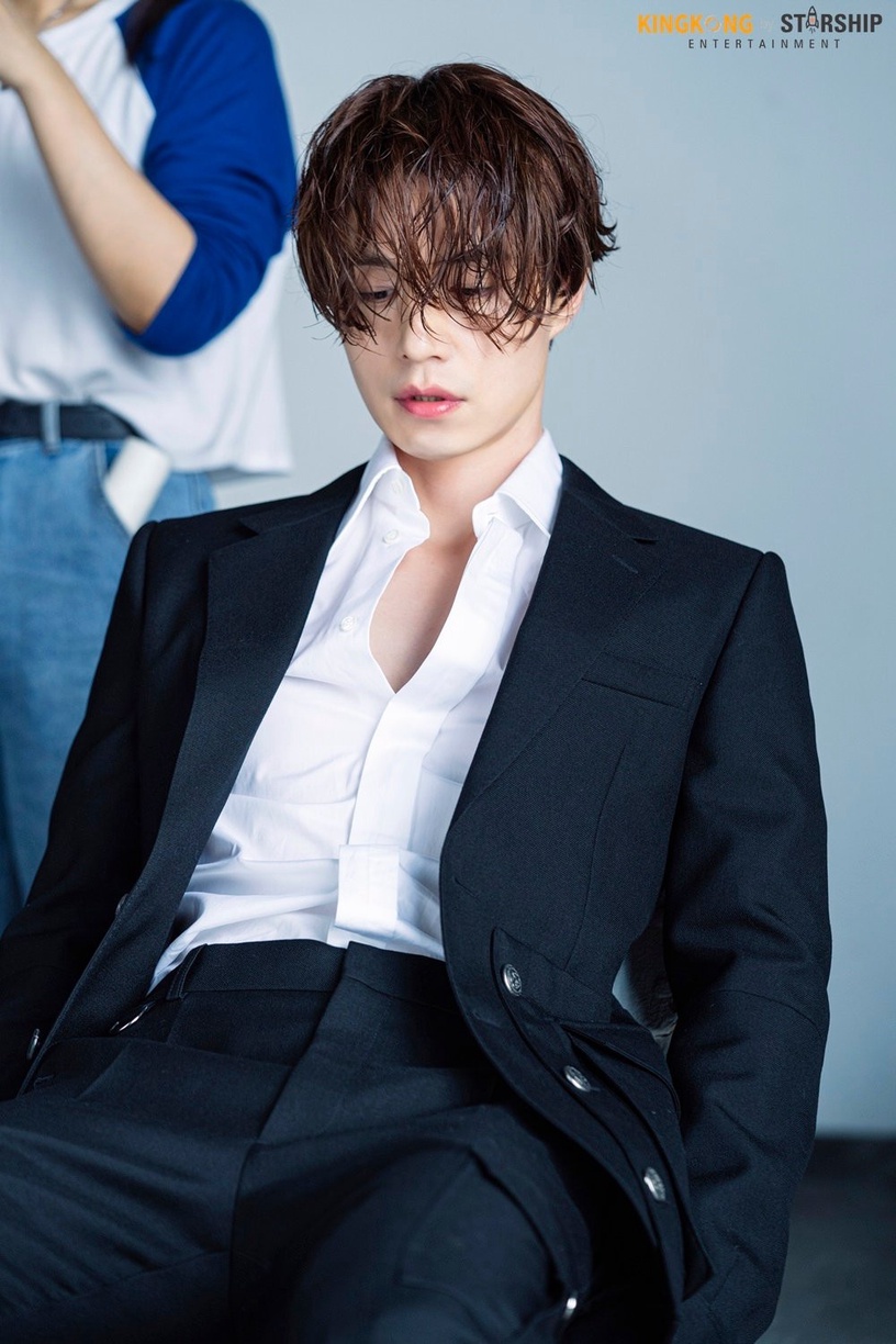 《九尾狐傳》李棟旭各時期腹肌帥照!《女人香氣》經典淋浴戲,畫報冷白皮腹肌根本19禁