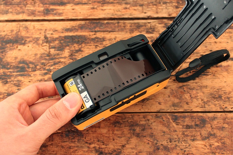 Kodak M35「糖果色底片機」日韓泰爆紅!價格親民好入手,一起拋棄被濾鏡支配的生活吧