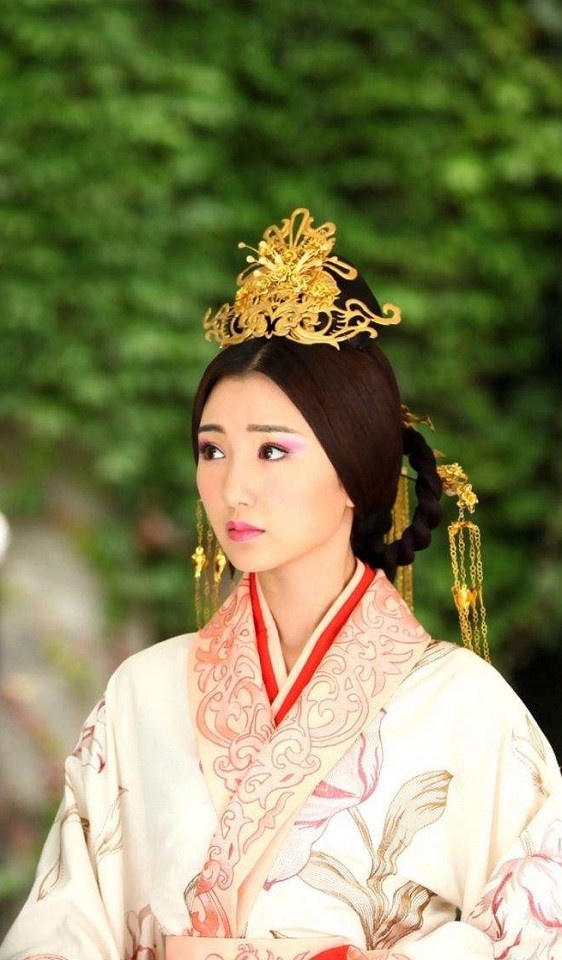 古裝劇「美絕人寰的皇后造型」8:毛曉彤 飾演《雲中歌》上官小妹