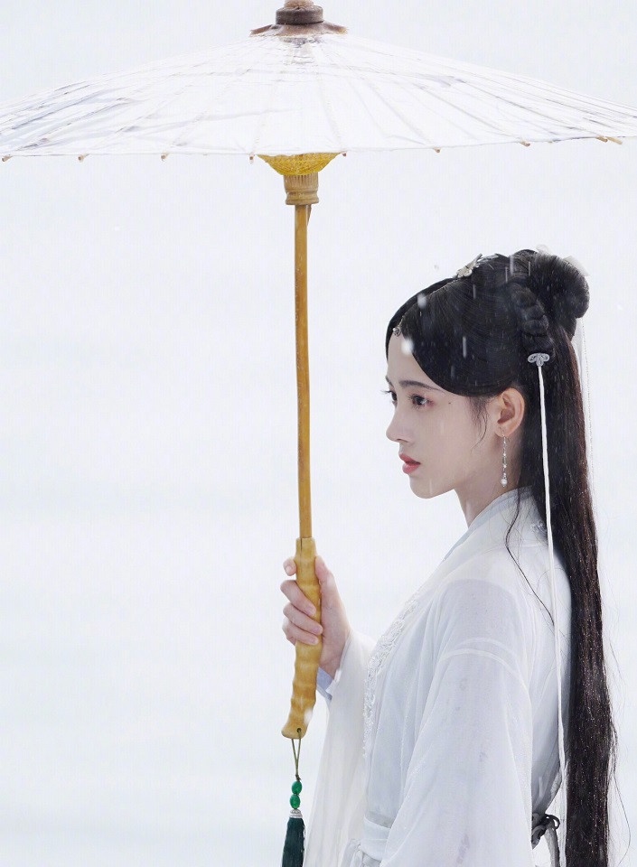 鞠婧禕古裝劇角色4:《新白娘子傳奇》白素貞