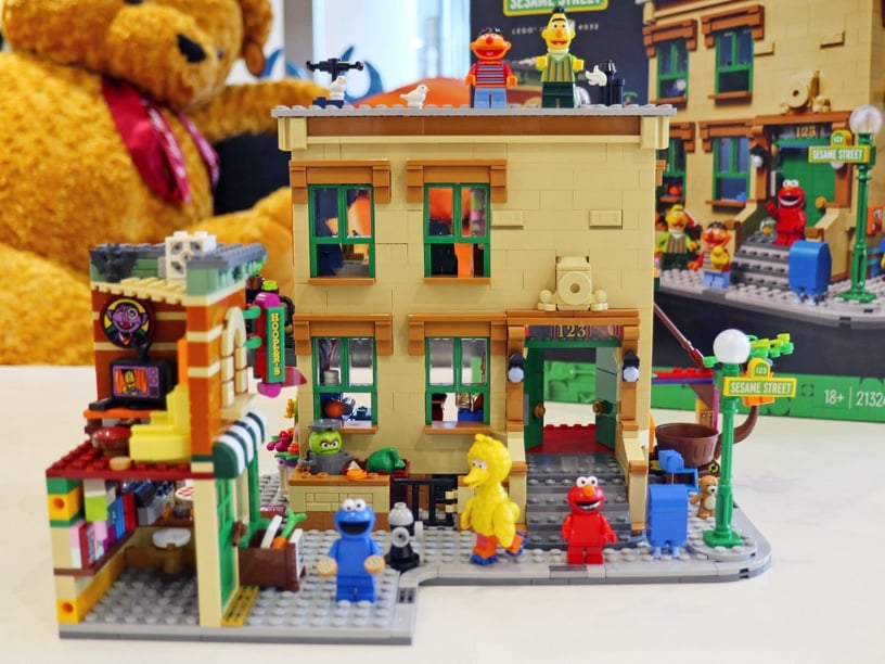 重現芝麻街!樂高推出「123 Sesame Street 芝麻街123號」,Elmo、餅乾怪獸變成樂高人
