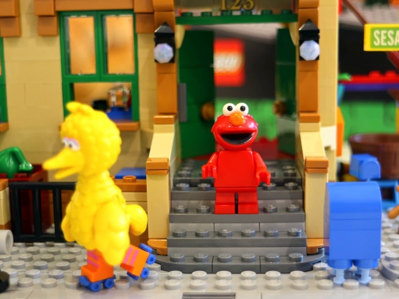 重現芝麻街!樂高推出「123 Sesame Street 芝麻街123號」,Elmo、餅乾怪獸變成樂高人