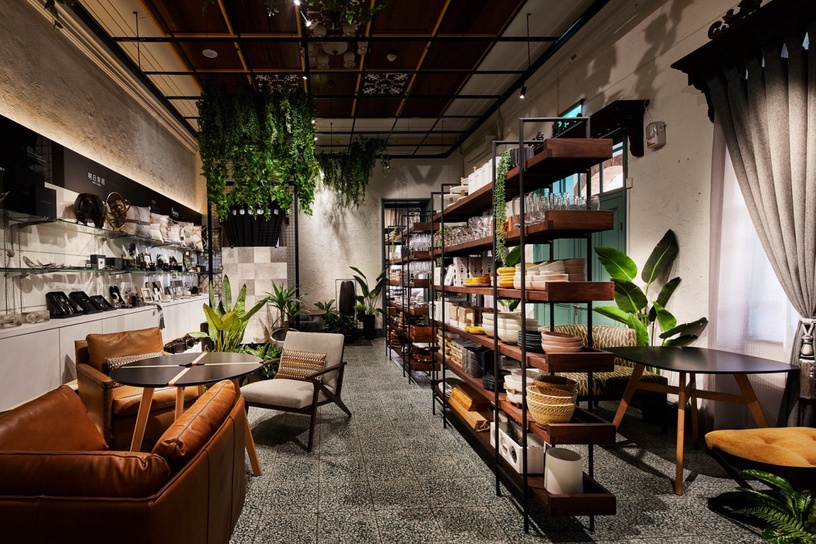 居家選物區進駐品牌有 Finara 費納拉、Georg Jensen Living 喬治傑生、OMERSA、Crate & Barrel 等精選國內外的餐桌器物、家具、家飾、香氛等