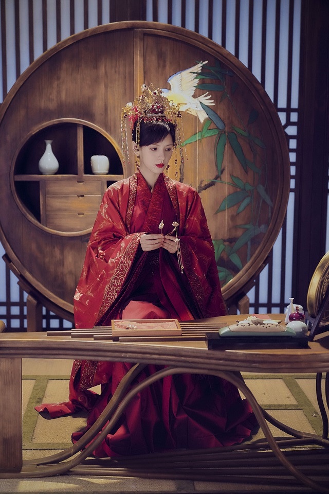 近期熱播古裝劇「紅衣美人」5:張予曦 飾演《琉璃》褚玲瓏