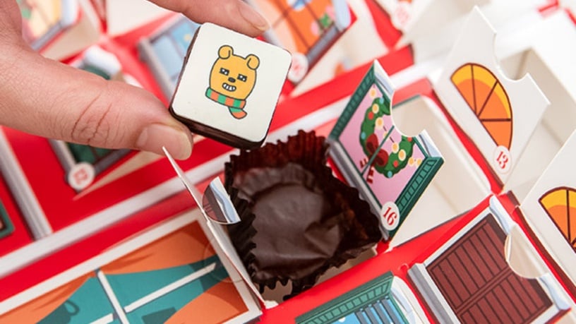 KAKAO FRIENDS也有聖誕倒數日曆啦!濃郁巧克力陪你迎接聖誕節,耶誕夜還藏著小驚喜~