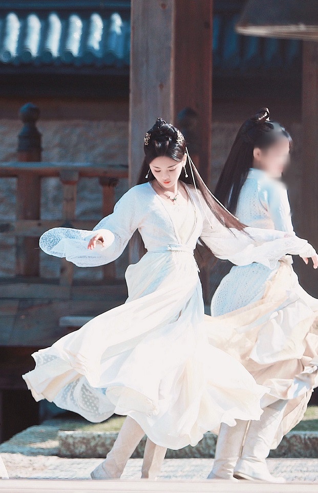 2020古裝劇「白衣美人」5:楊超越 飾演《且聽鳳鳴》鳳舞