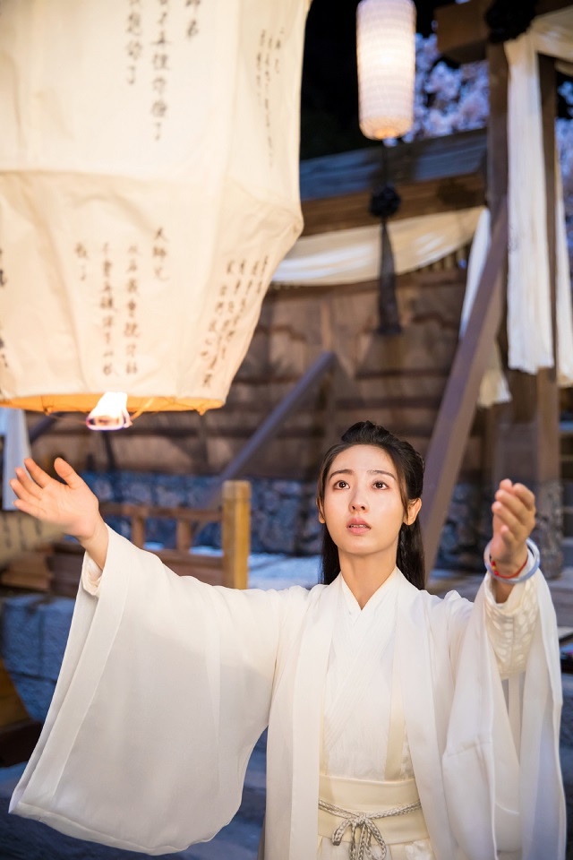 2020古裝劇「白衣美人」9:邢菲 飾演《明月曾照江東寒》戰清泓