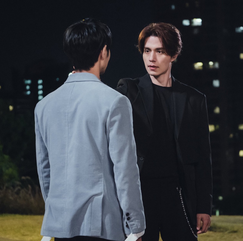 《九尾狐傳》李棟旭見家長大挑戰:瘋狂西裝秀,還想解釦子色誘岳母!?