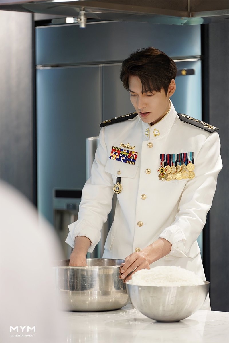 軍裝/制服男星5:李敏鎬