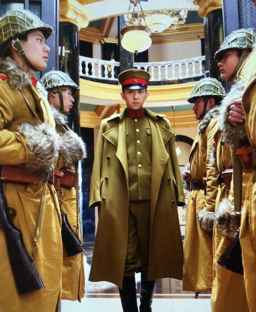 右滑圖片~看網評「軍裝制服男星」TOP5!