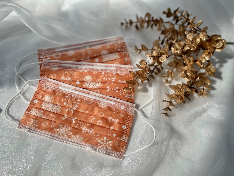 荷康推 「雪花醫療口罩」