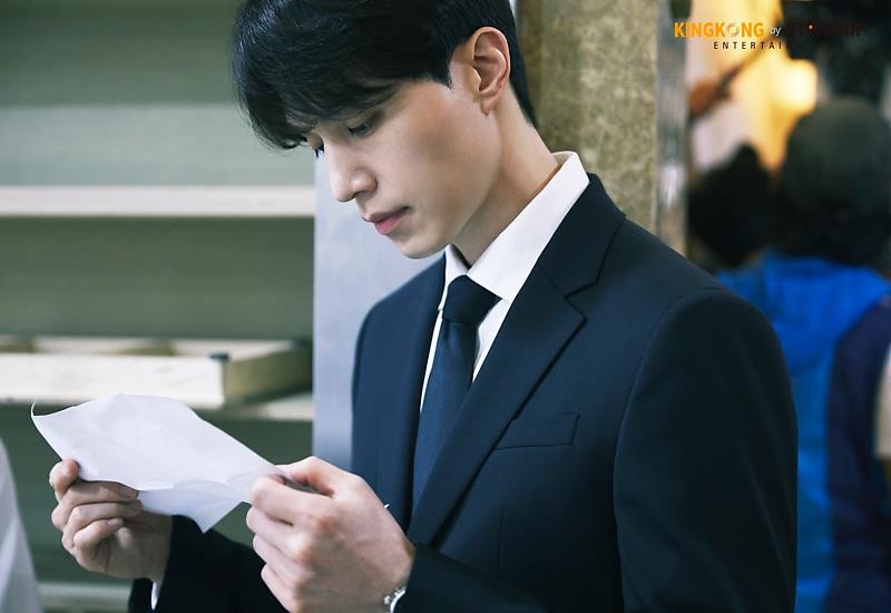 《九尾狐傳》李棟旭女友視角帥照1:工作中的男友系列