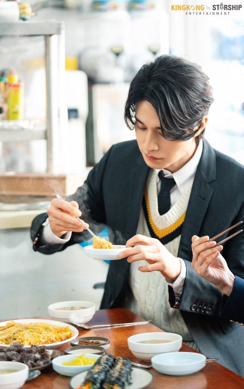 《九尾狐傳》李棟旭女友視角帥照3:一起吃飯的男友系列