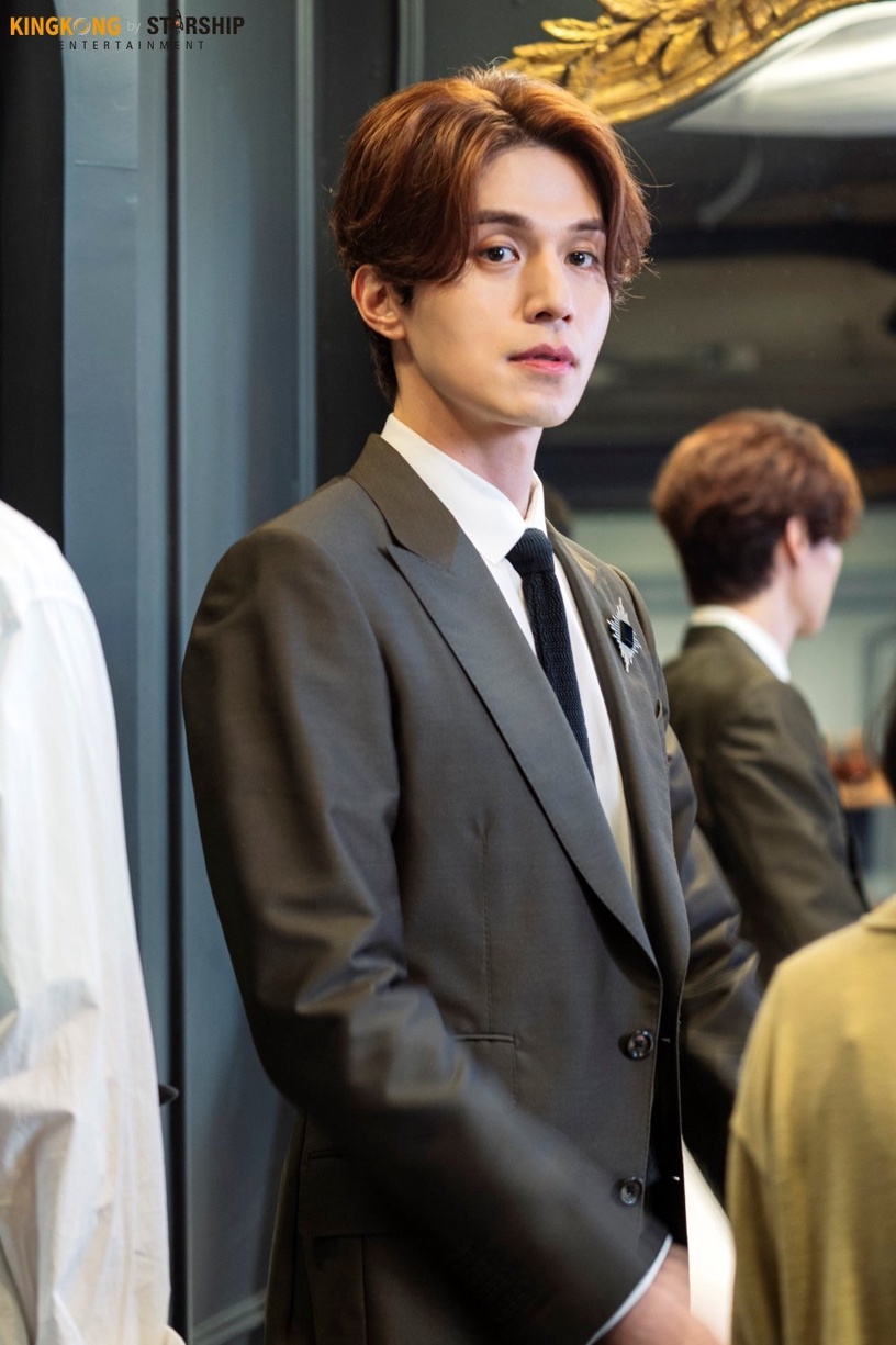 《九尾狐傳》李棟旭一大波劇照公開!「狐狸西裝秀」太惹眼啦!