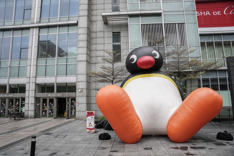 「Pingu企鵝家族 40週年耶誕樂園限定店」巨大Pingu氣偶