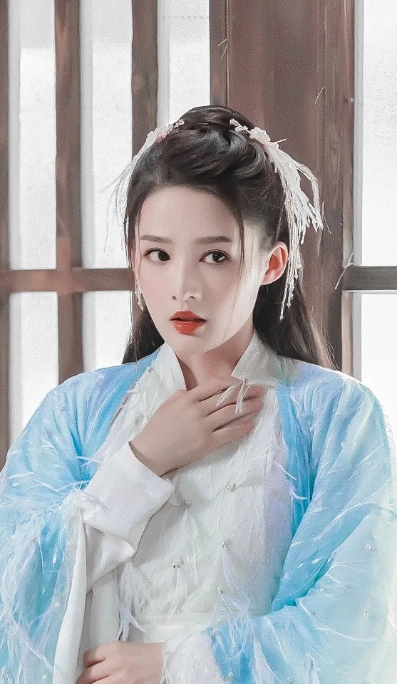 李沁百變古裝角色1:《狼殿下》馬摘星