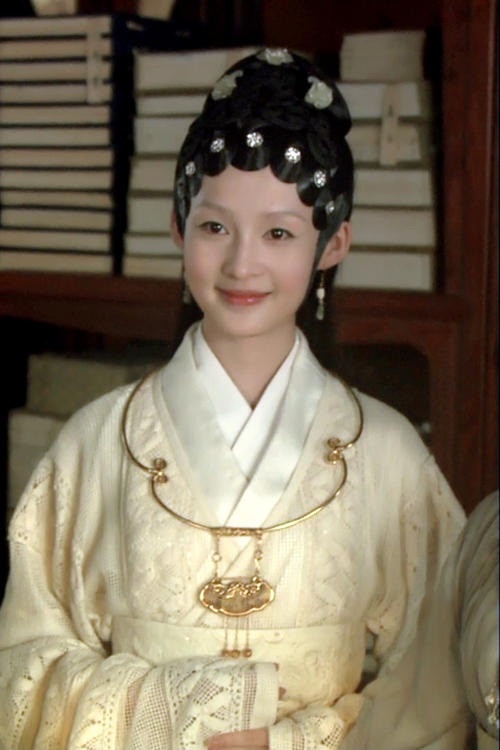 李沁百變古裝角色9:《紅樓夢》薛寶釵