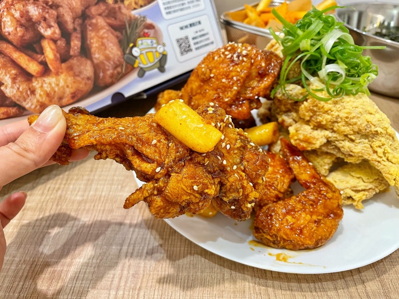 「NENE CHICKEN 台北車站概念店」融入了韓國街頭咖啡店的風格。