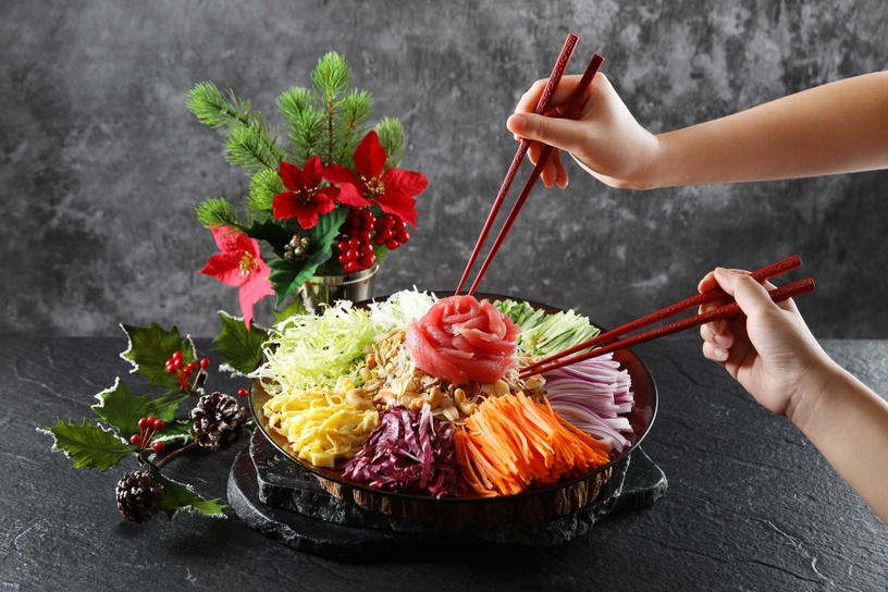 俯瞰整座新北耶誕城!耶誕城制高點餐廳「Asia 49」推歲末新餐點 ,還有超萌維尼調酒
