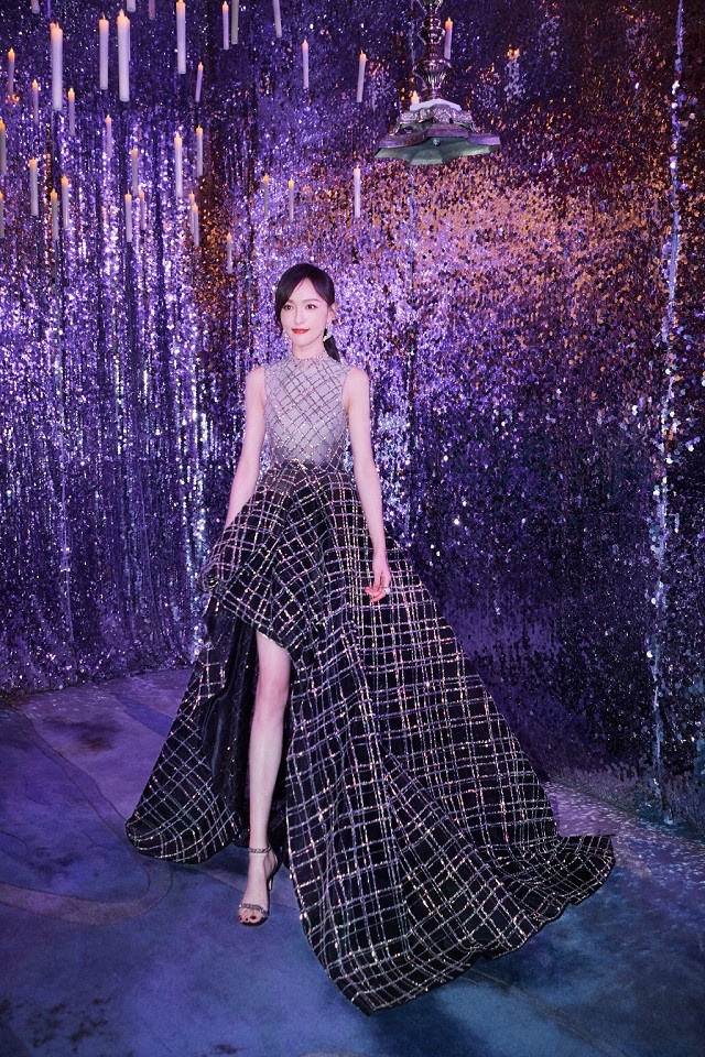 女星紅毯造型精修vs未修3:唐嫣