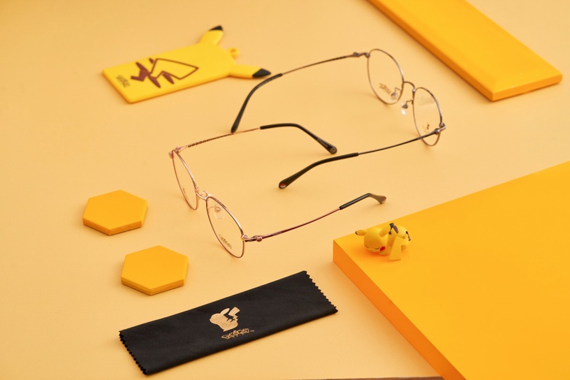 「小林眼鏡×寶可夢」聯名上市!皮卡丘、伊布藏身鏡架,還有超萌眼鏡展示架可以帶回家