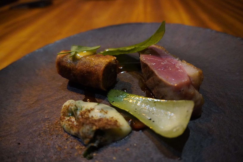 進門先穿過叢林仙境!餐酒館「VG Encore」新開幕,營業至深夜,調酒&套餐都不能錯過