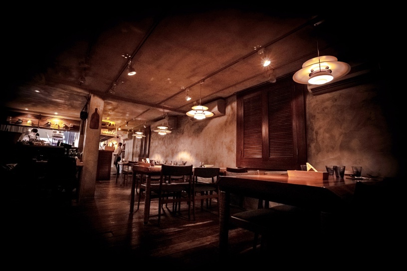 進門先穿過叢林仙境!餐酒館「VG Encore」新開幕,營業至深夜,調酒&套餐都不能錯過
