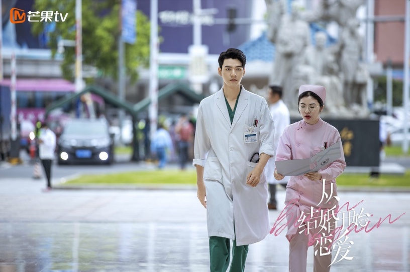 2020陸劇穿醫師袍的男星2:龔俊 飾演《從結婚開始戀愛》凌睿