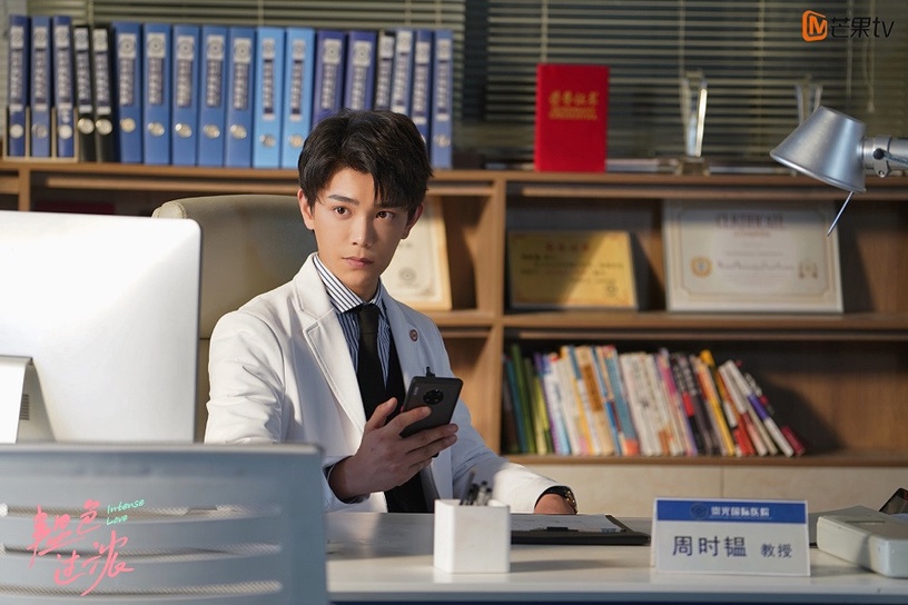 2020陸劇穿醫師袍的男星3:丁禹兮 飾演《韞色過濃》周時韞