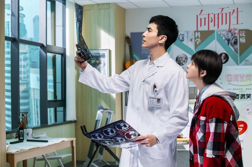 2020陸劇穿醫師袍的男星4:高偉光 飾演《向陽而生》林知衡