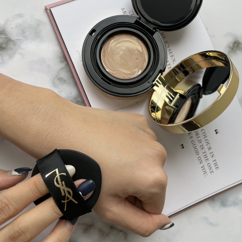 美翻!YSL「大理石精華氣墊」登台,絕美大理石外殼搭配三色拉花粉霜,顏值控必收