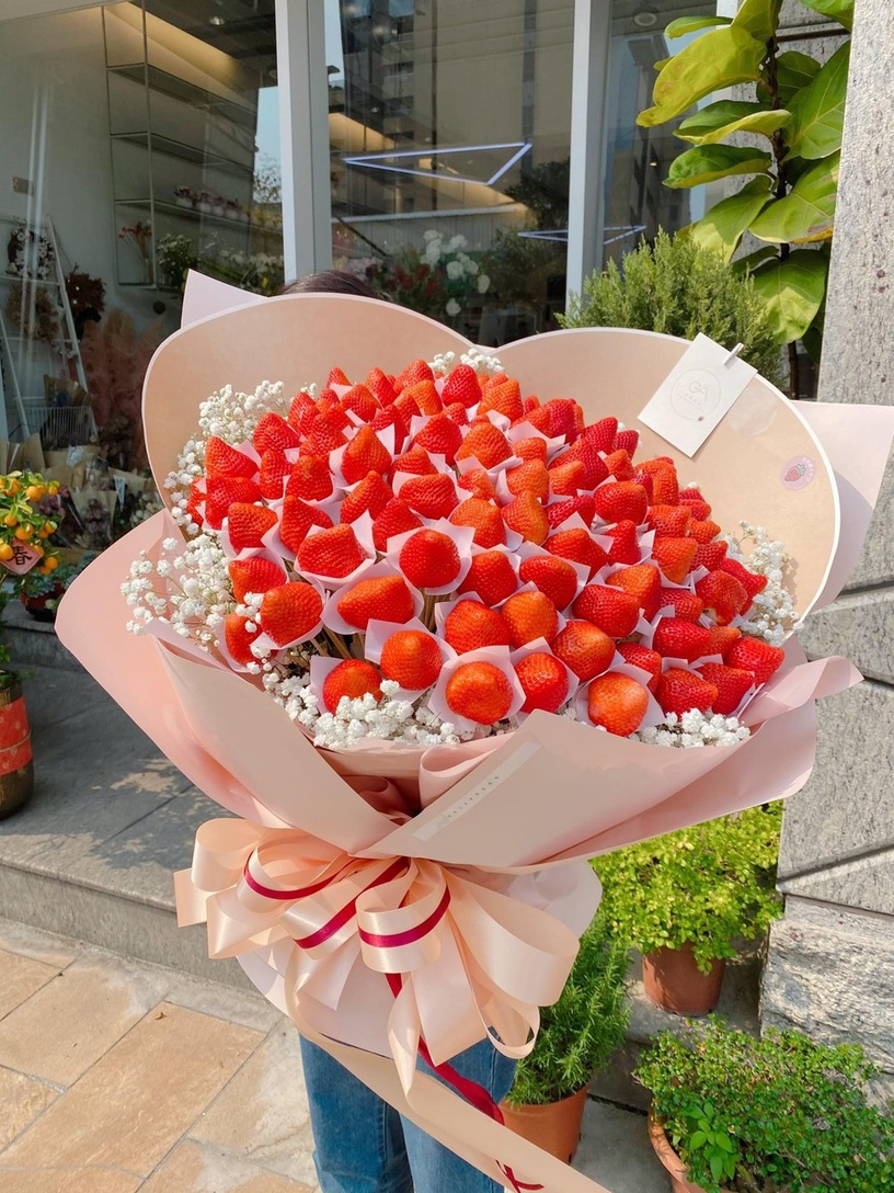 草莓季限定 草莓花束 日本頂級鮮紅草莓花束台灣就有 還有白色淡雪草莓 預購開跑 Beauty美人圈
