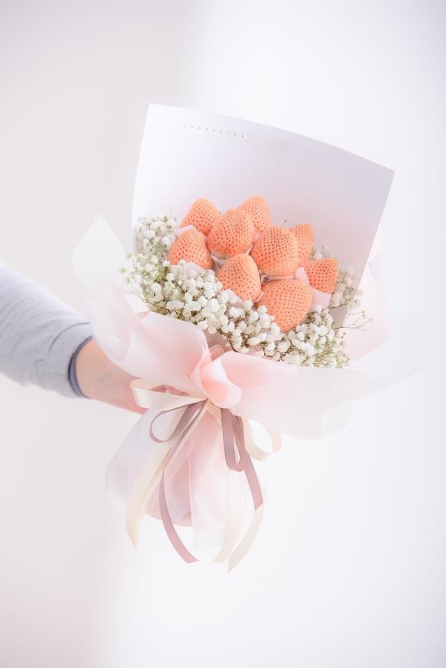 日本頂級鮮紅草莓變身草莓花束
