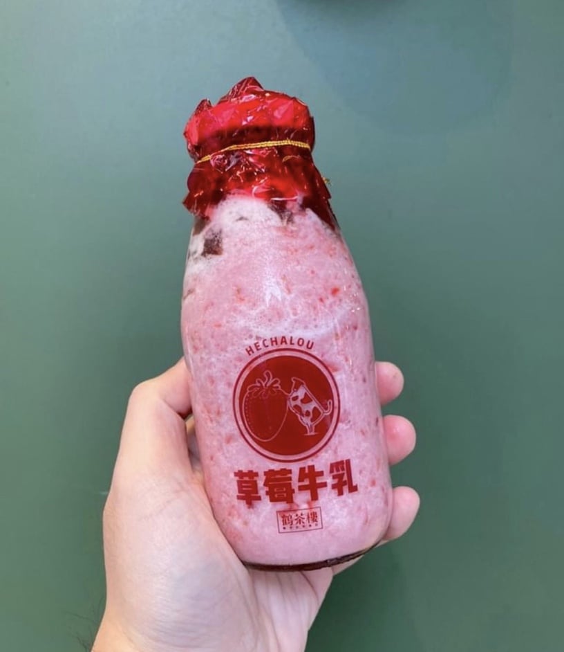 鶴茶樓新品「贅沢草莓牛乳」復古玻璃瓶超可愛