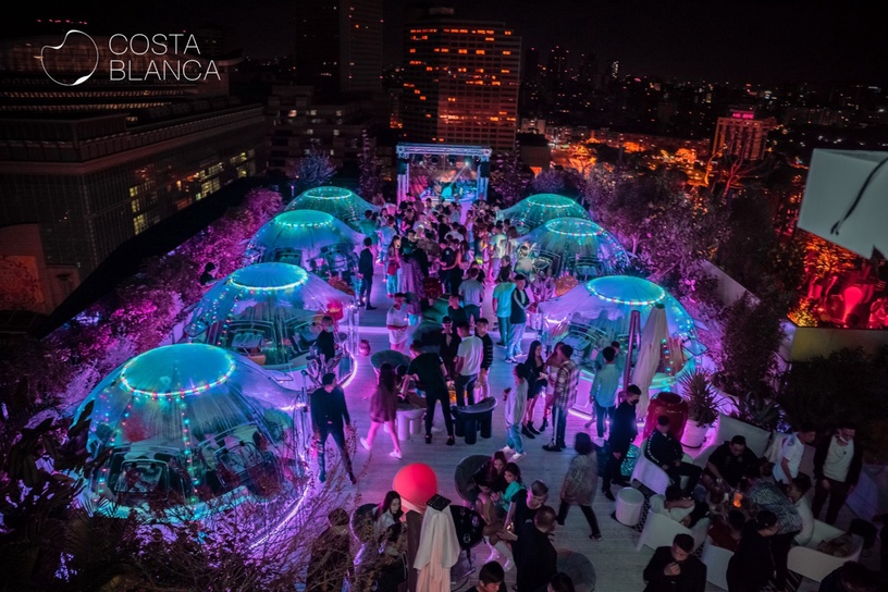 台北信義全新泡泡屋Sky Bar!純白地中海風「Costa Blanca」坐享台北最美跨年絕景