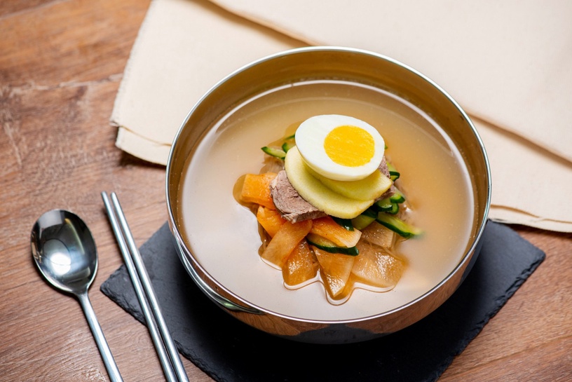 99元韓式料理吃到飽!日本「SAIKABO」登台,石鍋飯、牛骨湯必點,加99元爽吃韓家常菜