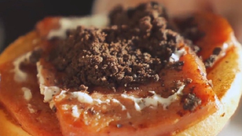 午餐肉+OREO 奇葩組合!中國麥當勞推超狂「給利奧餐肉堡」,滋味意外超驚喜?