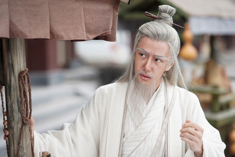 2020古裝劇「白髮古裝男神」1:王一博 飾演《有翡》謝允
